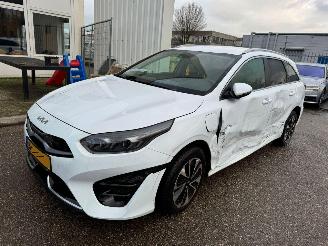 Coche accidentado Kia Cee d Sportswagon 1.6 AUTOMAAT GDI PHEV DynamicPlusLine BJ 2023 74.883 KM 2023/1