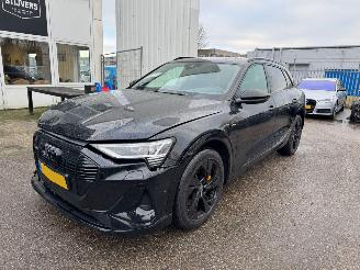 Schadeauto Audi E-tron e-tron 50 AUTOMAAT quattro Launch edition Black 71 kWh 96.160 KM 2019/12