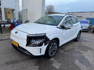 krockskadad bil auto Hyundai Kona EV Comfort AUTOMAAT 64 kWh BJ 2023 31.431 KM 2023/4