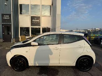 Toyota Aygo 1.0 VVT-i x-play BJ 2014 142.605 KM picture 2