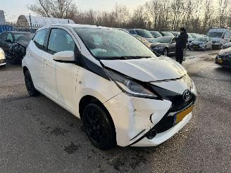 Toyota Aygo 1.0 VVT-i x-play BJ 2014 142.605 KM picture 6