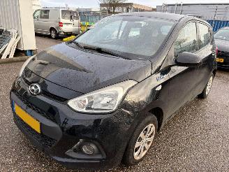 Voiture accidenté Hyundai I-10 1.0i i-Motion Comfort 2014/2