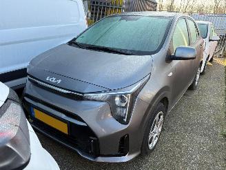 Schadeauto Kia Picanto 1.0 DPI DynamicLine 2024/8