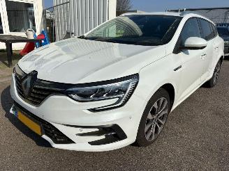 Vaurioauto  passenger cars Renault Mégane 1.3 AUTOMAAT TCe 140PK Techno 2022/12