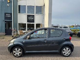 Toyota Aygo 1.0-12V picture 2