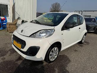 Vaurioauto  passenger cars Peugeot 107 1.0 Access Accent 2012/6