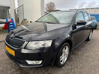 Voiture accidenté Skoda Octavia Combi 1.6 TDI Greenline Businessline 2012/6