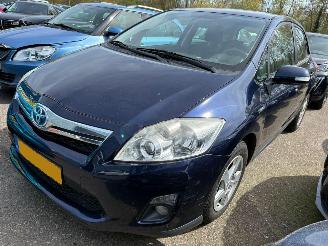 Vaurioauto  passenger cars Toyota Auris 1.8 AUTOMAAT Full Hybrid Aspiration 2011/8