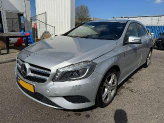 krockskadad bil auto Mercedes A-klasse 180 Ambition 2012/9