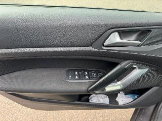 Peugeot 308 SW 1.2 PureTech Blue Lease Executive picture 19