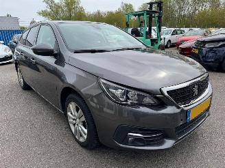 Peugeot 308 SW 1.2 PureTech Blue Lease Executive picture 6