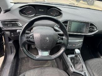 Peugeot 308 SW 1.2 PureTech Blue Lease Executive picture 14