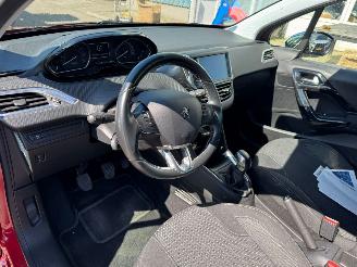 Peugeot 208 1.2 PureTech Allure picture 11