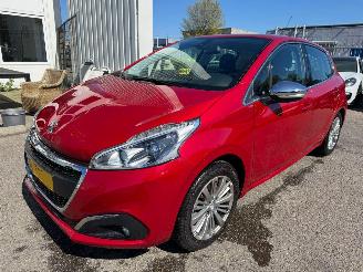 Schadeauto Peugeot 208 1.2 PureTech Allure 2018/4