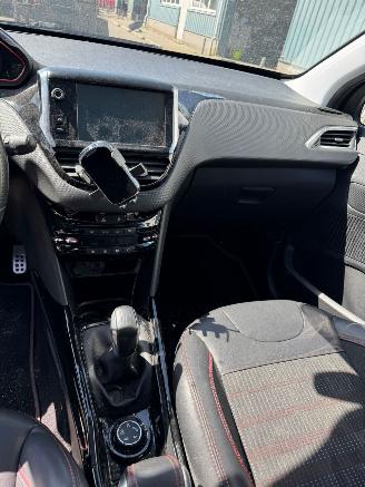 Peugeot 2008 1.2 PureTech GT-line picture 14