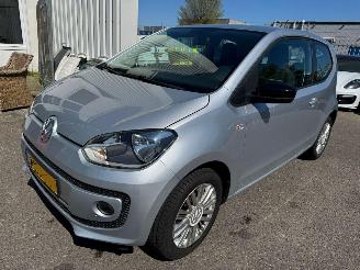 skadebil auto Volkswagen Up! 1.0 groove up! BlueMotion 2014/4