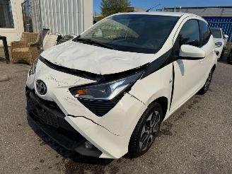 Voiture accidenté Toyota Aygo 1.0 VVT-i x-joy 2021/3