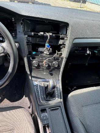 Volkswagen e-Golf e-Golf picture 11