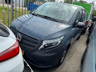 krockskadad bil bedrijf Mercedes Vito 110 CDI Functional Lang 2021/8