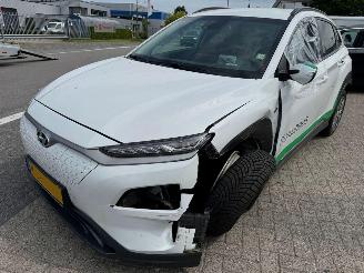 Damaged car Hyundai Kona Fashion 64 kWh AUTOMAAT 2020/12