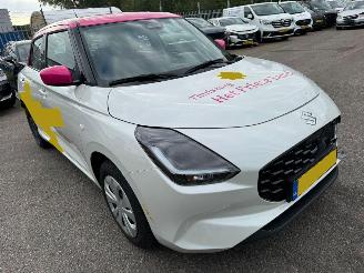 Schadeauto Suzuki Swift 1.2 Comfort Smart Hybrid 2025/11