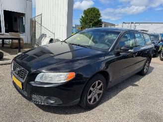 Vaurioauto  passenger cars Volvo V-70 2.0 D Limited Edition 2009/5
