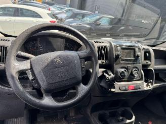 Peugeot Boxer 330 2.0 BlueHDI L1H1 Pro picture 11