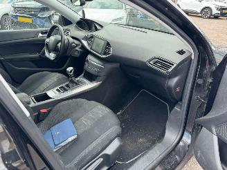 Peugeot 308 SW 2.0 BlueHDI Blue Lease Executive picture 10