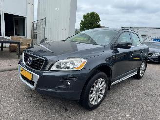 krockskadad bil auto Volvo Xc-60 2.4 AUTOMAAT D5 AWD Momentum 2009/1