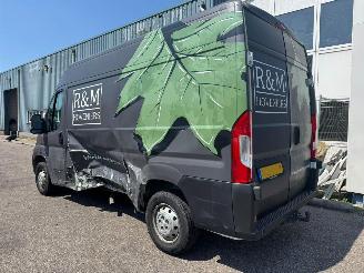 Peugeot Boxer 330 2.2 BlueHDi 120 L2H2 Premium picture 3