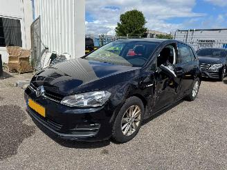 Vaurioauto  passenger cars Volkswagen Golf 1.0 TSI Edition 2016/7