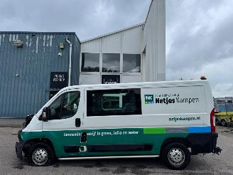 Peugeot Boxer 330 2.2 BlueHDi 140 L2H1 Premium DC picture 2