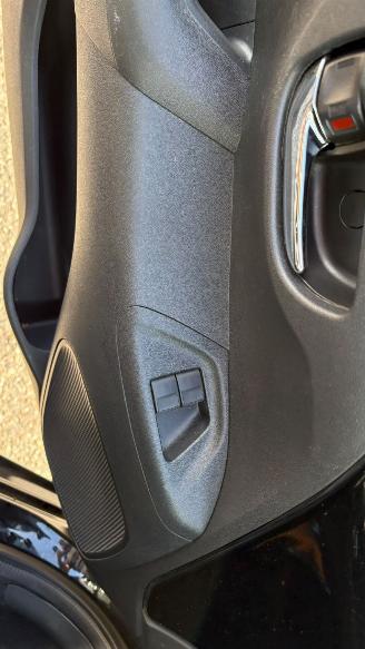 Peugeot 108 1.2 VTi Allure picture 17
