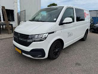 krockskadad bil bedrijf Volkswagen Transporter 2.0 AUTOMAAT TDI L1H1 30 Bulli Dubbel Cabine 2023/2