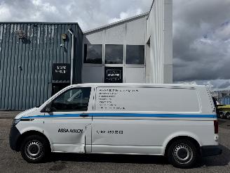 Volkswagen Transporter 2.0 TDI L2H1 32 picture 4