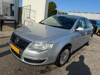 Schadeauto Volkswagen Passat 2.0 AUTOMAAT FSI Comfortline 2006/9