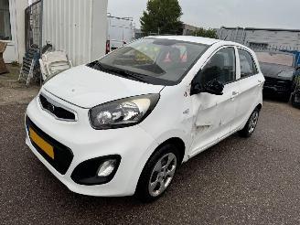 Schadeauto Kia Picanto 1.0 CVVT Comfort Pack 2011/6