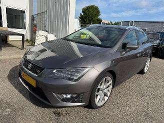 krockskadad bil auto Seat Leon ST 2.0 TDI FR Dynamic 2015/1