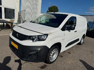 krockskadad bil bedrijf Peugeot Partner 1.5 BlueHDI Premium Long 2020/3
