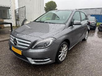 Vaurioauto  passenger cars Mercedes B-klasse 180 AUTOMAAT Ambition 2012/9