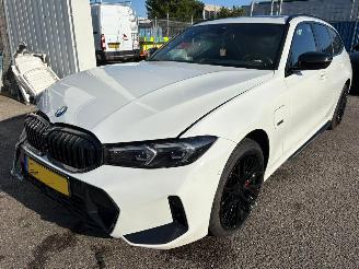 Schadeauto BMW 3-serie Touring 330e AUTOMAAT 2022/10