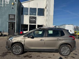 Peugeot 2008 1.2 PureTech Blue Lion picture 2