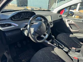 Peugeot 2008 1.2 PureTech Blue Lion picture 7