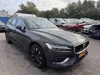 Coche accidentado Volvo V-60 2.0 B4 PLUS BRIGHT AUTOMAAT 200 PK BJ 2023 51000 KM 2023/5