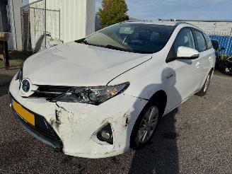 Schadeauto Toyota Auris Touring Sports 1.8 AUTOMAAT Hybrid Aspiration 2014/6