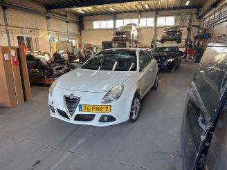 Coche siniestrado Alfa Romeo Giulietta Giulietta (940), Hatchback, 2010 / 2020 1.4 TB 16V MultiAir 2011/2