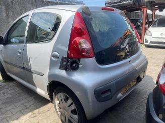 Peugeot 107 107, Hatchback, 2005 / 2014 1.0 12V picture 6