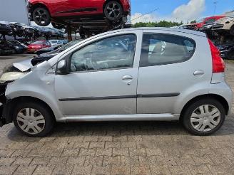 Peugeot 107 107, Hatchback, 2005 / 2014 1.0 12V picture 13