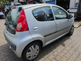Peugeot 107 107, Hatchback, 2005 / 2014 1.0 12V picture 16