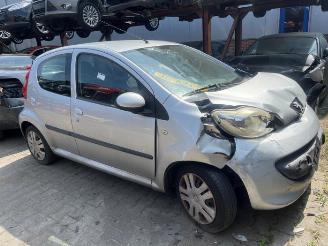 Vrakbiler auto Peugeot 107 107, Hatchback, 2005 / 2014 1.0 12V 2005/9